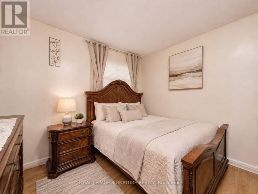 413 - 4060 Lawrence Avenue E — photo 12 of 40