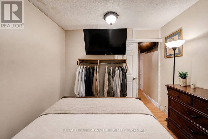 413 - 4060 Lawrence Avenue E — photo 13 of 40