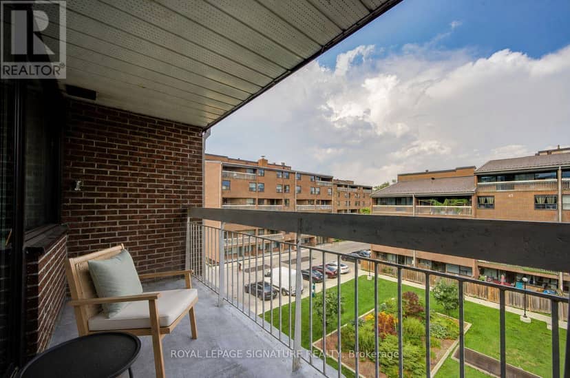 413 - 4060 Lawrence Avenue E — photo 32 of 40