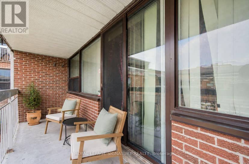 413 - 4060 Lawrence Avenue E — photo 33 of 40