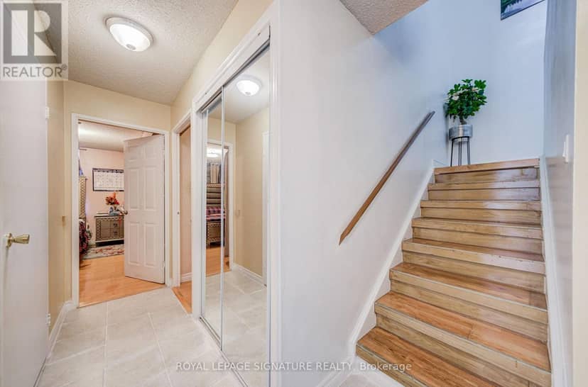 413 - 4060 Lawrence Avenue E — photo 36 of 40
