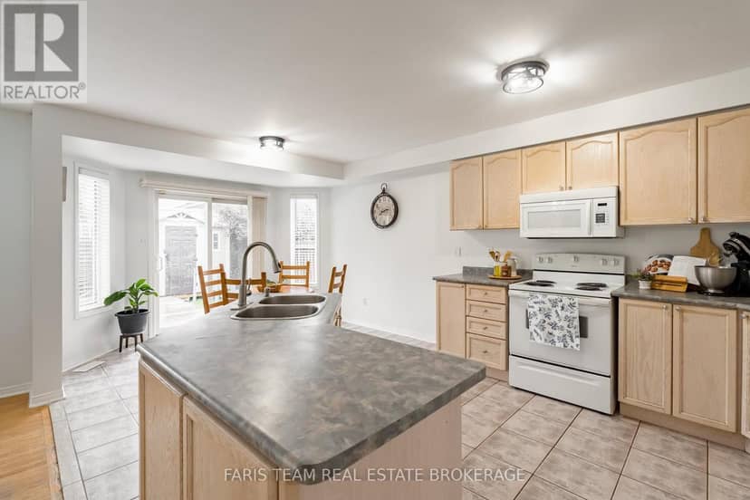 28 McCurdy Drive — photo 4 of 40