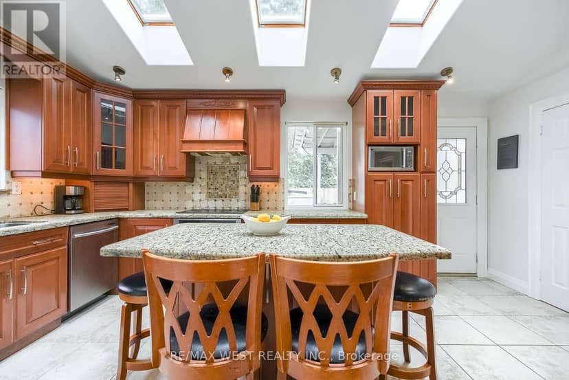 347 Karen Park Crescent — photo 14 of 40