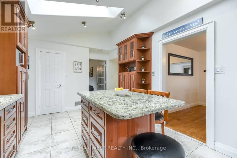 347 Karen Park Crescent — photo 15 of 40