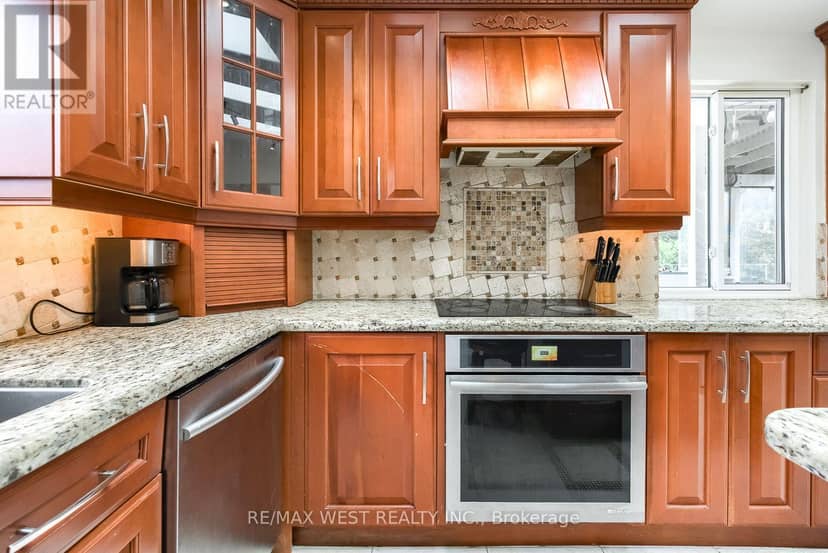 347 Karen Park Crescent — photo 17 of 40