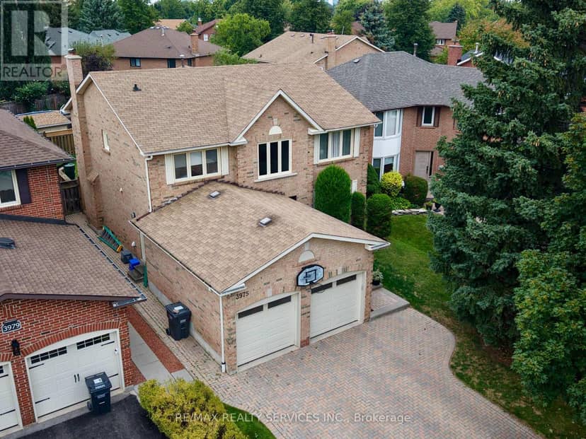 3975 Seebring Crescent — photo 3 of 27