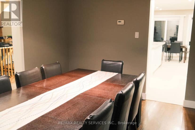 3975 Seebring Crescent — photo 10 of 27