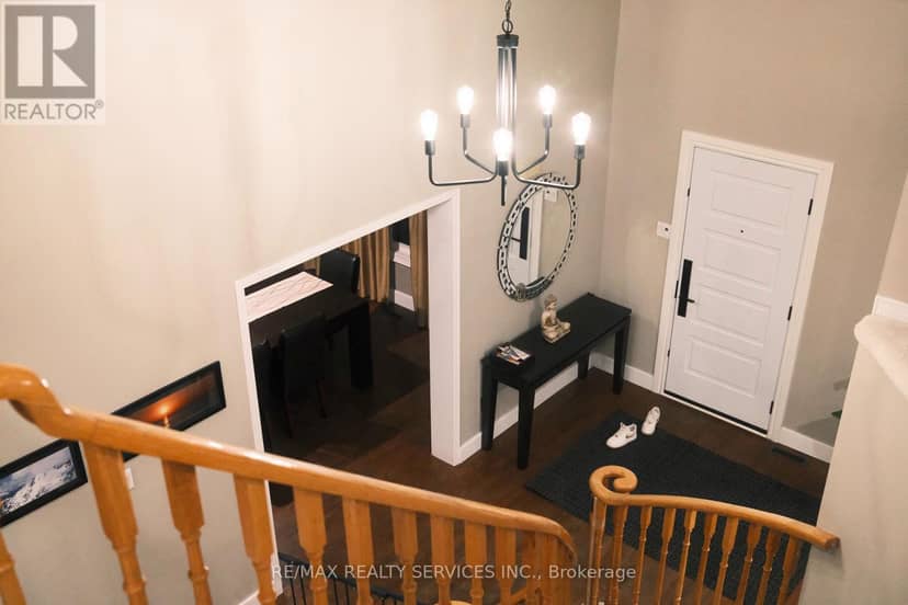 3975 Seebring Crescent — photo 5 of 27