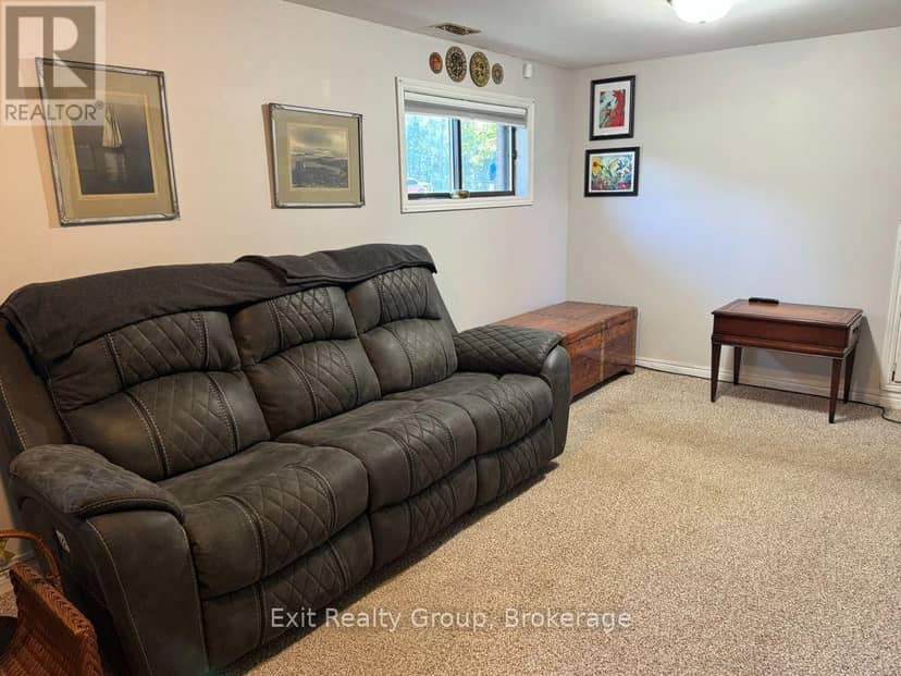 29 Chatterton Valley Crescent — photo 36 of 40