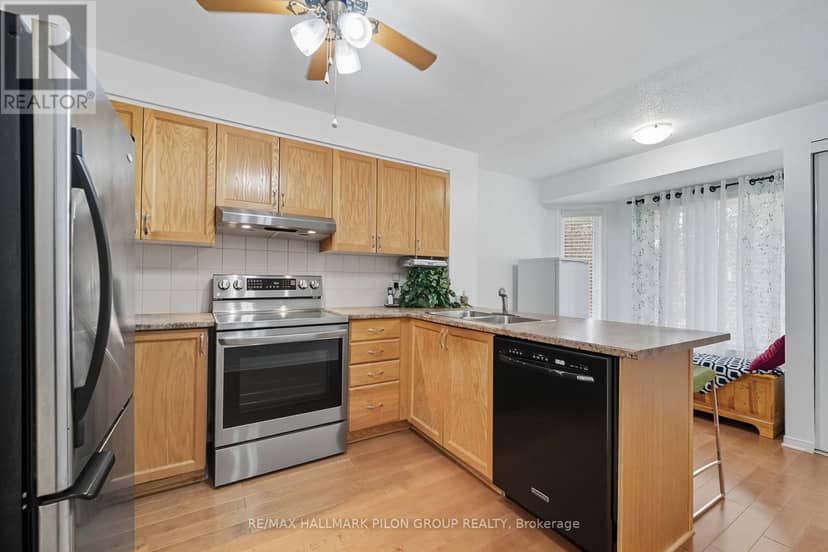 10 Lakepointe Drive — photo 8 of 16