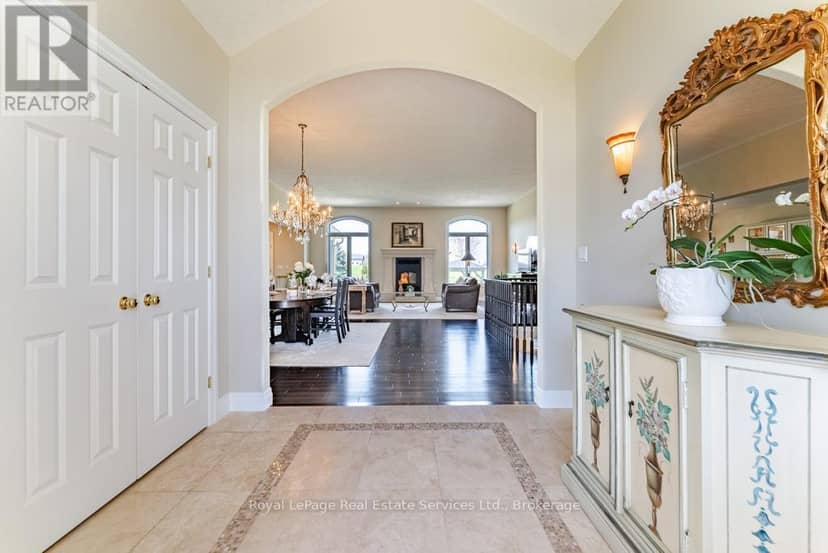 365 Robinson Road — photo 17 of 40