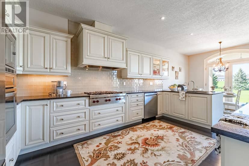 365 Robinson Road — photo 21 of 40