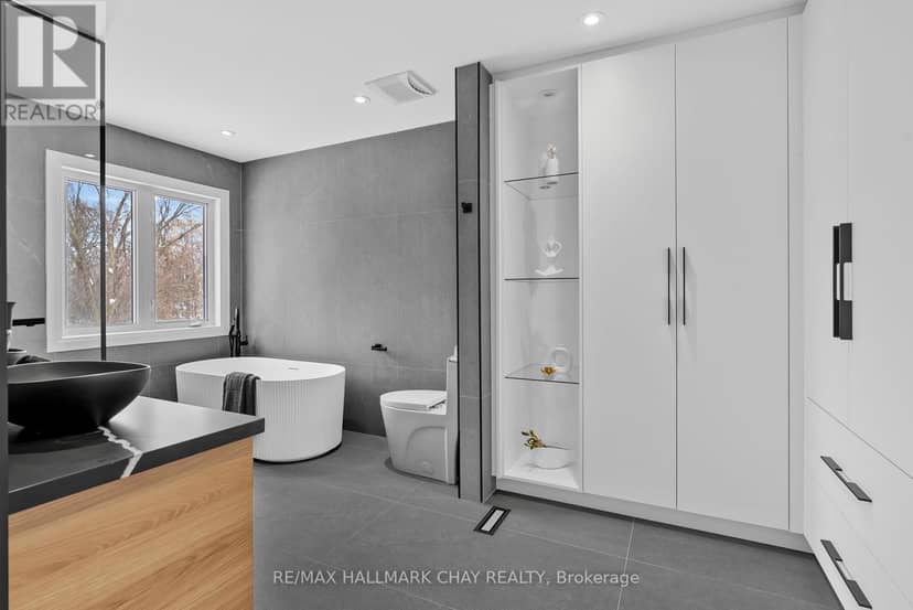 110 Glendower Crescent — photo 18 of 36