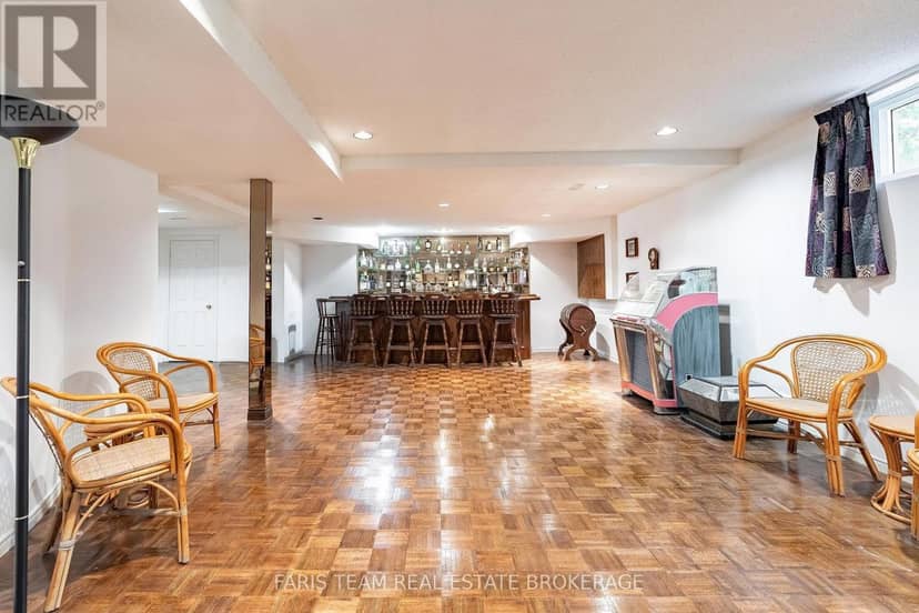15 Clarendon Drive — photo 32 of 40