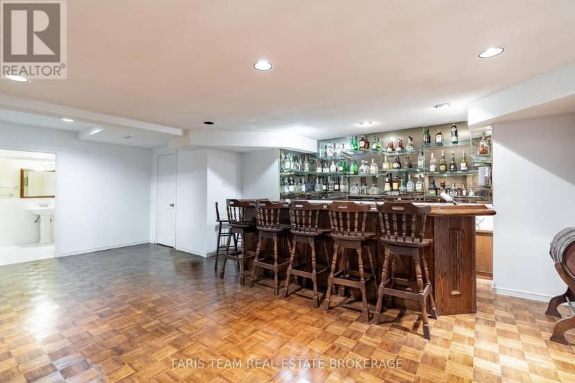 15 Clarendon Drive — photo 33 of 40