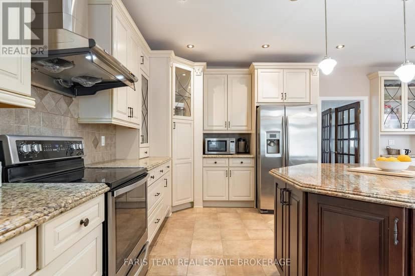 15 Clarendon Drive — photo 9 of 40