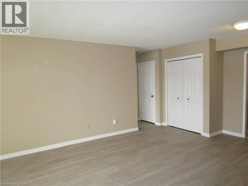 180 LIMERIDGE Road W Unit# 401 — photo 15 of 22