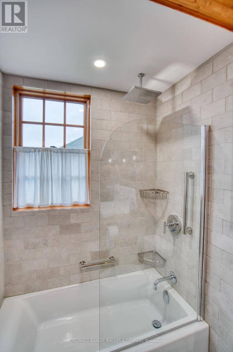 1329 Larose Avenue — photo 26 of 39