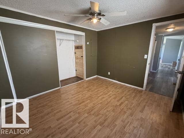 4801 50 ST — photo 12 of 23