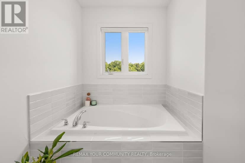 14 McCrae Crescent — photo 17 of 38