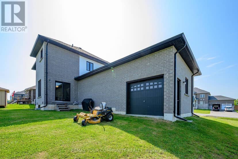 14 McCrae Crescent — photo 29 of 38