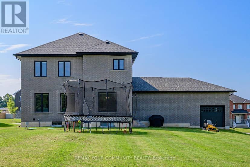 14 McCrae Crescent — photo 32 of 38