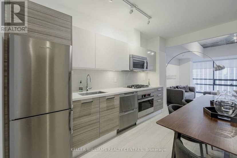 501 - 224 King Street West Street W — photo 8 of 18