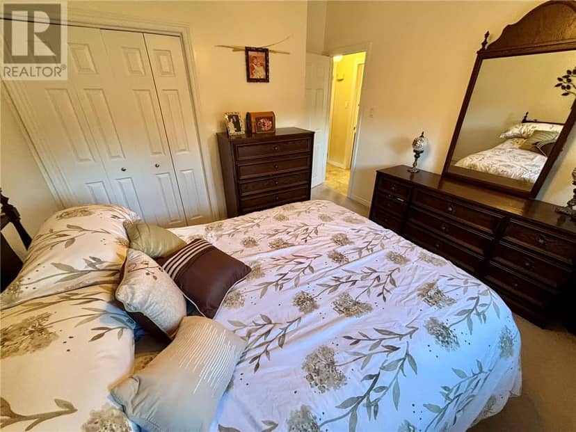645 Churchill Avenue — photo 7 of 18
