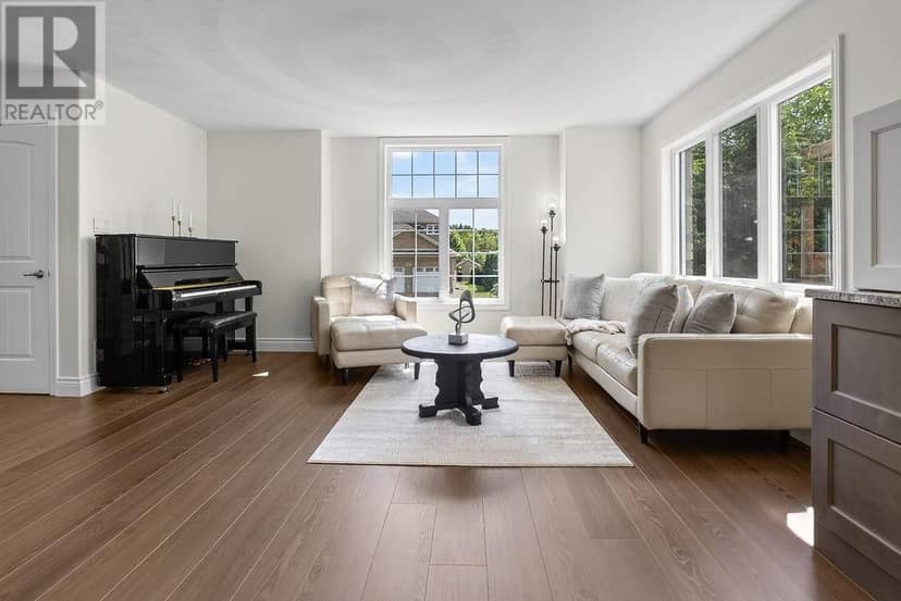 130 Bayside Crescent — photo 8 of 40