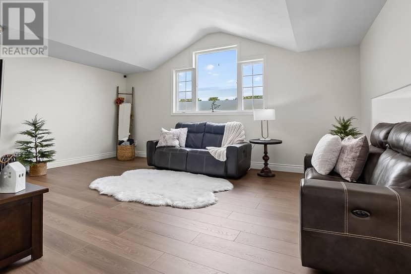 130 Bayside Crescent — photo 9 of 40
