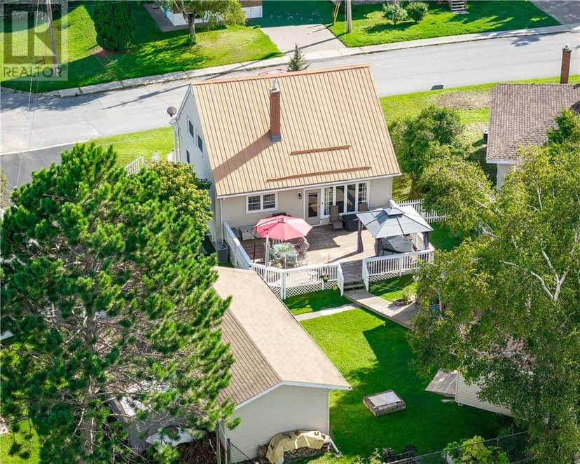 69 Pine Street, Onaping, photo 2
