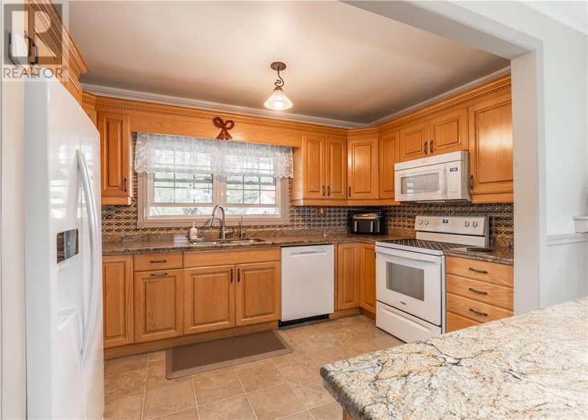 69 Pine Street, Onaping, photo 6