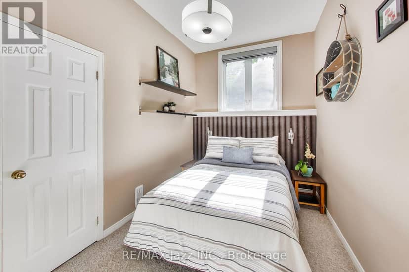 45 Windsor Valley Place — photo 38 of 40