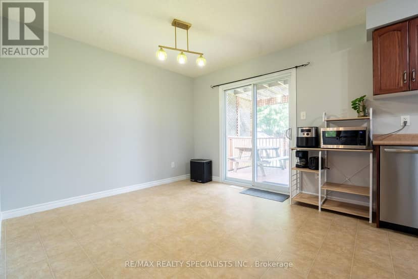 466 Bronco Crescent — photo 6 of 19