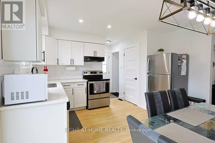 208 Admiral Drive — photo 12 of 35