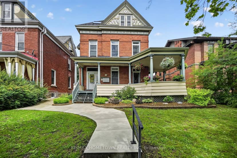 98 Pine Street, Brockville