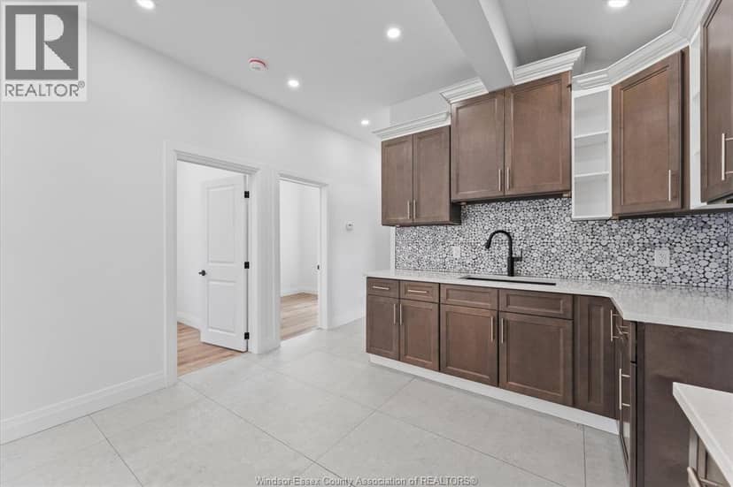 229 Aylmer — photo 11 of 22