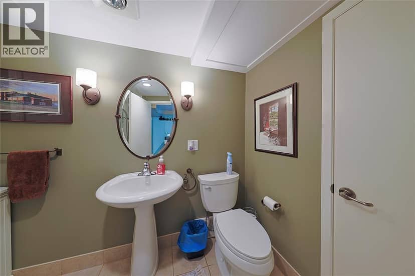 1208 Colborne ROAD — photo 15 of 40