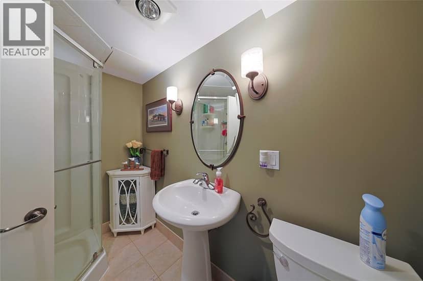 1208 Colborne ROAD — photo 16 of 40