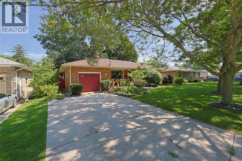 1208 Colborne ROAD — photo 3 of 40