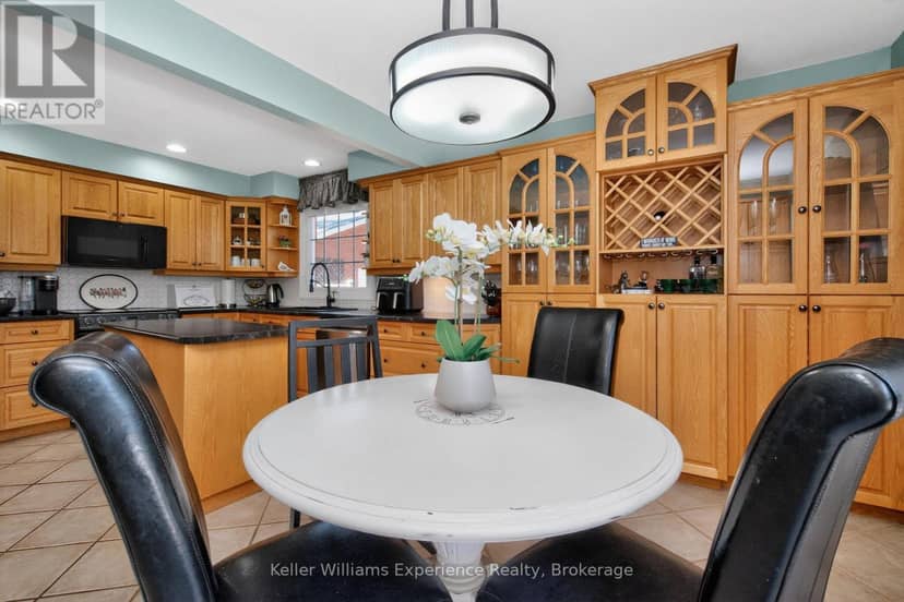933 Playfair Road — photo 11 of 40