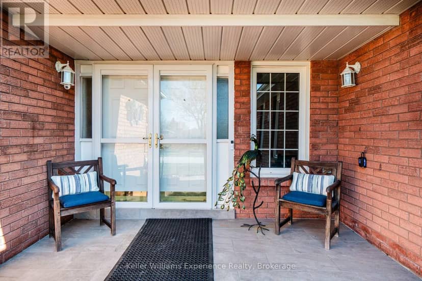 933 Playfair Road — photo 3 of 40