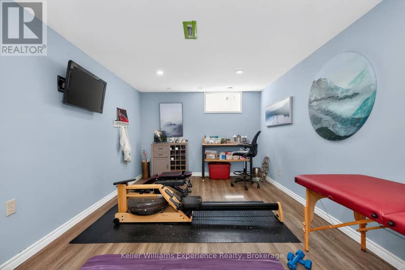 933 Playfair Road — photo 39 of 40