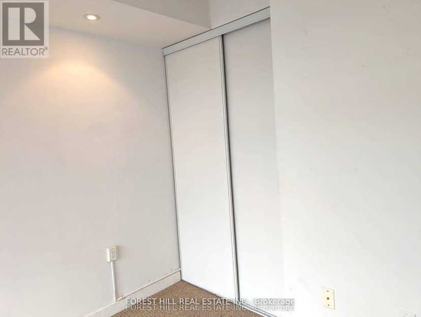 1808 - 85 Bloor Street E — photo 14 of 19