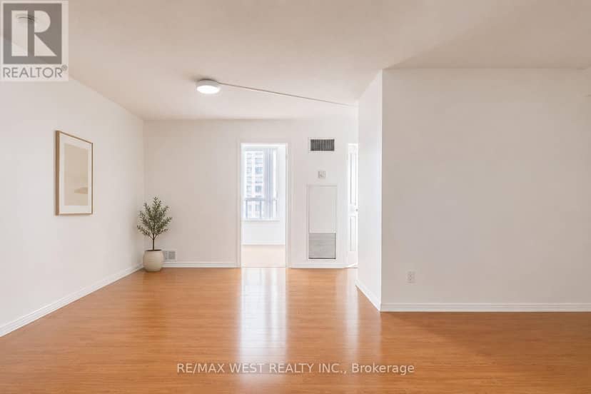 707 - 88 Corporate Drive — photo 11 of 36