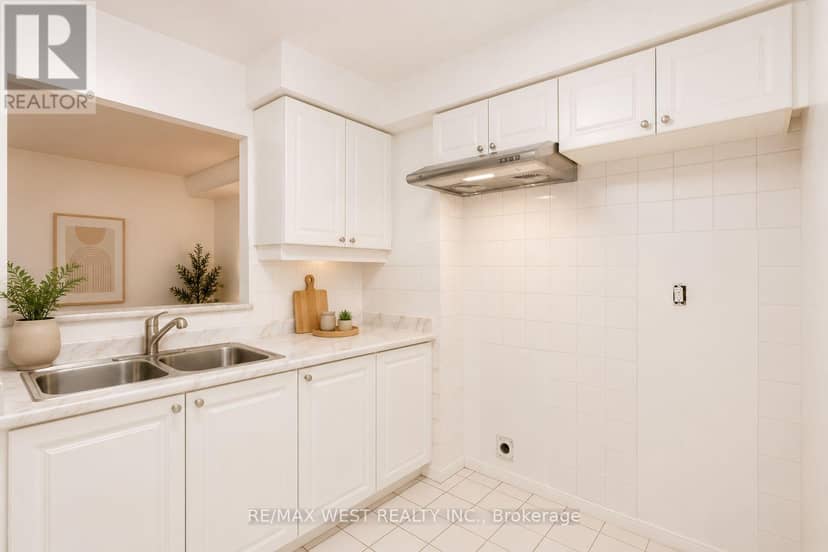 707 - 88 Corporate Drive — photo 4 of 36