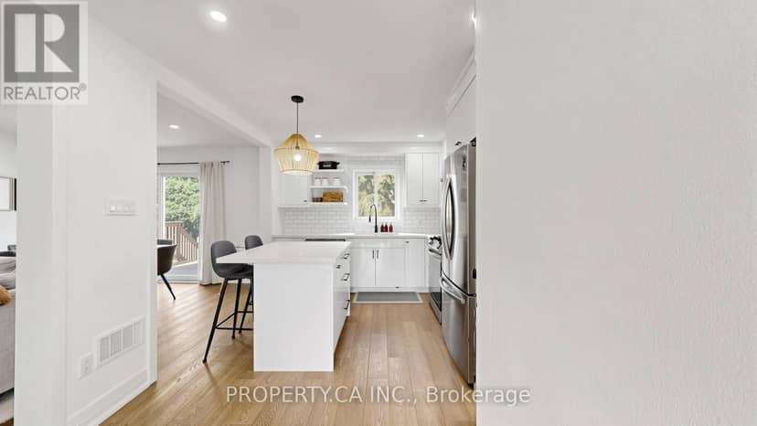 32 Hodgins Avenue — photo 10 of 40
