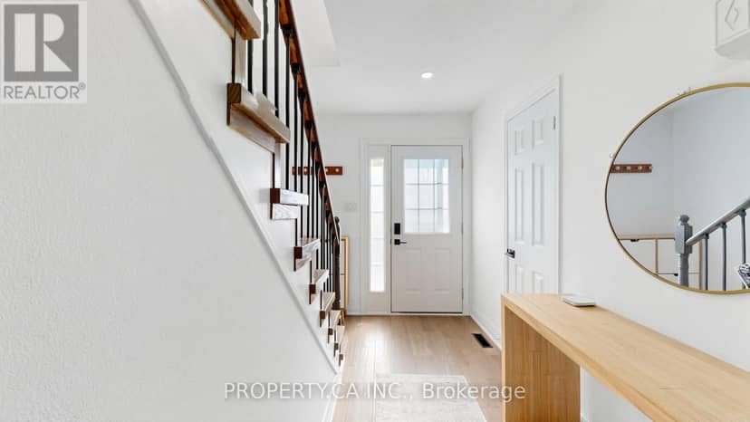 32 Hodgins Avenue — photo 17 of 40