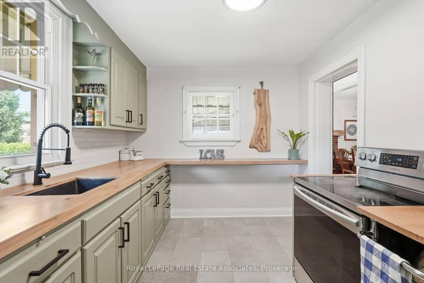 96 Huxley Avenue S — photo 26 of 40