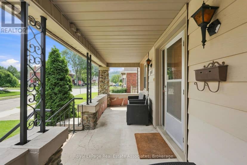 96 Huxley Avenue S — photo 7 of 40